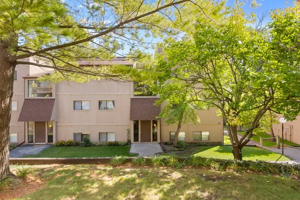 49 Oak Hill Colony #12, Fox Lake, IL 60020