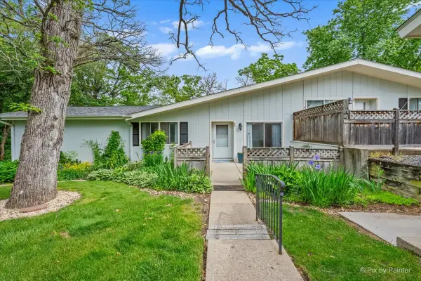 915 Royal Drive #A3, McHenry, IL 60050
