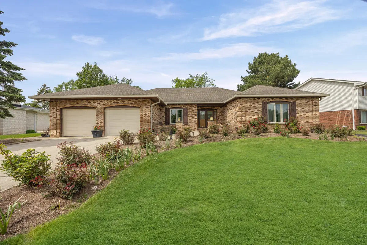 412 Stratford Lane, Willowbrook, IL 60527 - #1