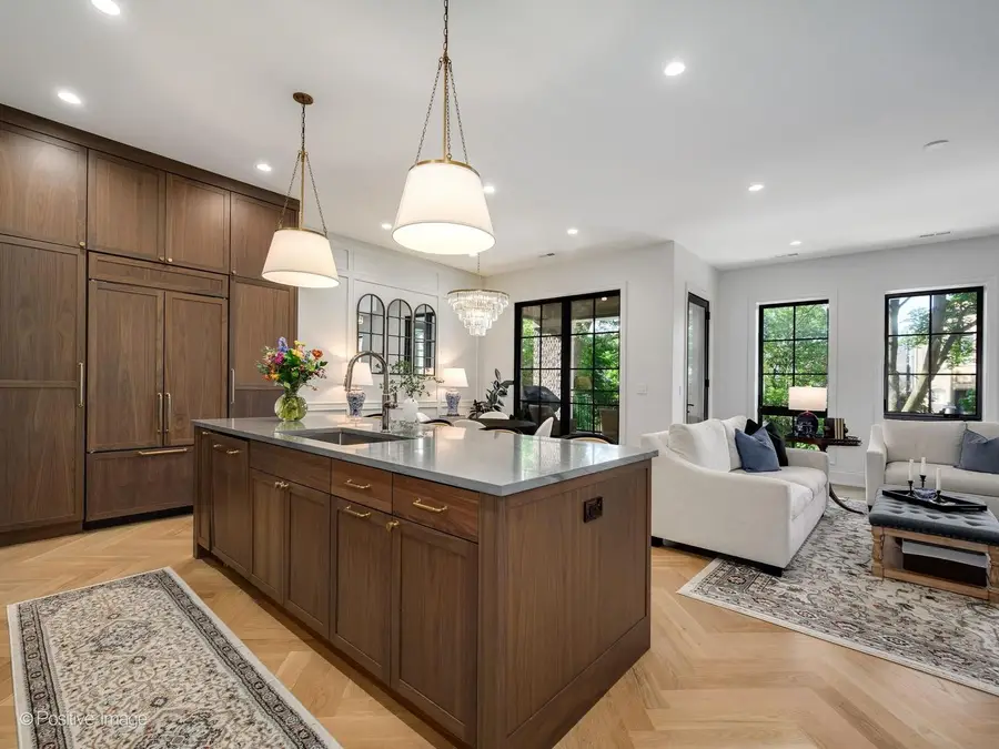855 W Lill Avenue #2, Chicago, IL 60614 - #3