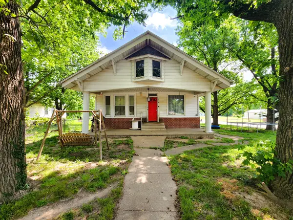 214 S Bush Avenue, Hurst, IL 62949