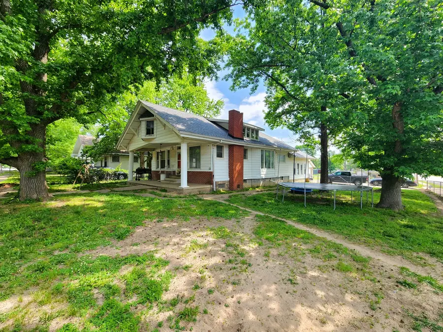 214 S Bush Avenue, Hurst, IL 62949 - #2