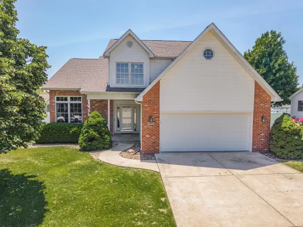 305 Prairieview Drive, Hudson, IL 61748