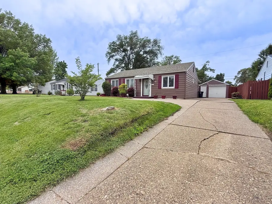 971 41st Street, Moline, IL 61265 - #2