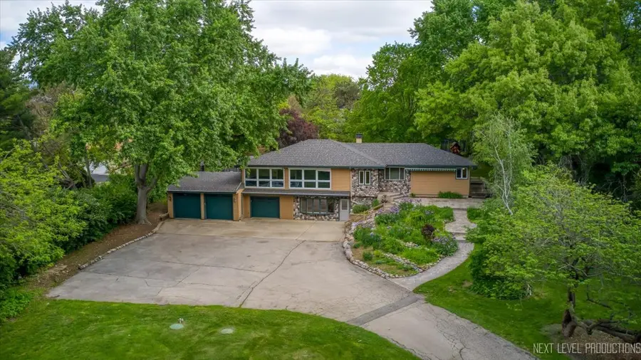 38W042 Silver Glen Road, Saint Charles, IL 60175 - #2
