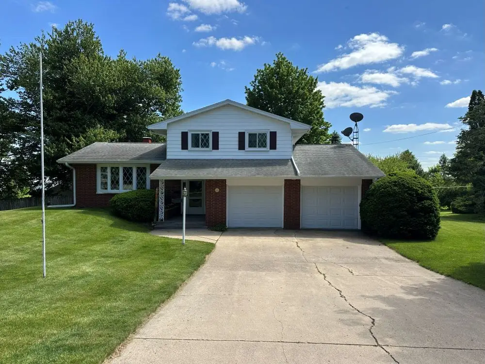 2827 234th Street, Dewitt, IA 52472 - #1