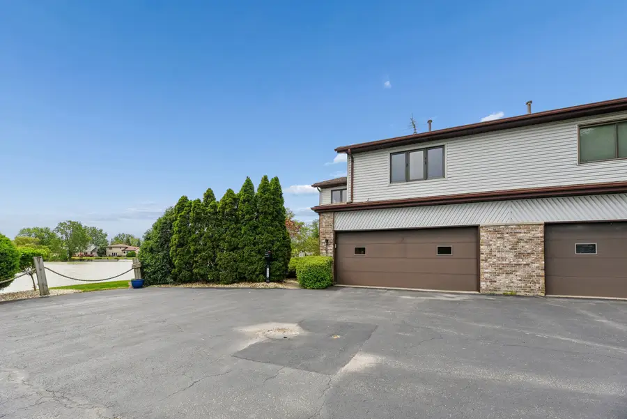 19726 Lake Shore Drive Court, Lynwood, IL 60411 - #3