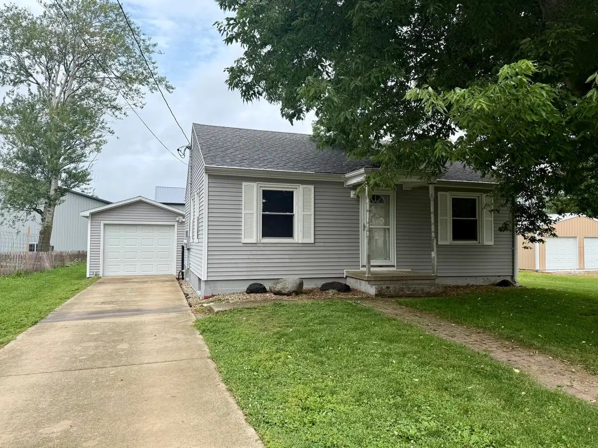 510 S King Street, Newman, IL 61942 - #1