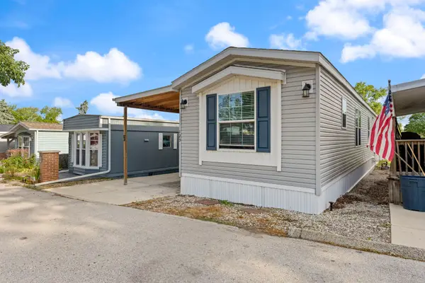 1332 Doulgas Avenue #125, Montgomery, IL 60538