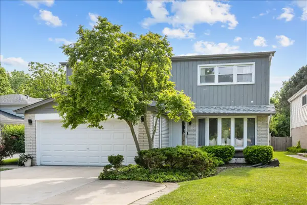 1958 Mccraren Road, Highland Park, IL 60035