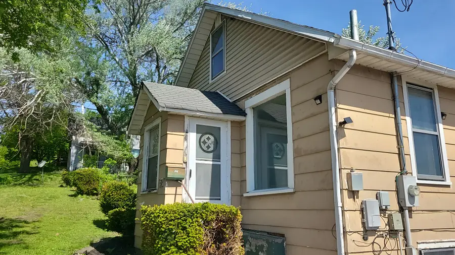 212 21st Place, Clinton, IA 52732 - #2