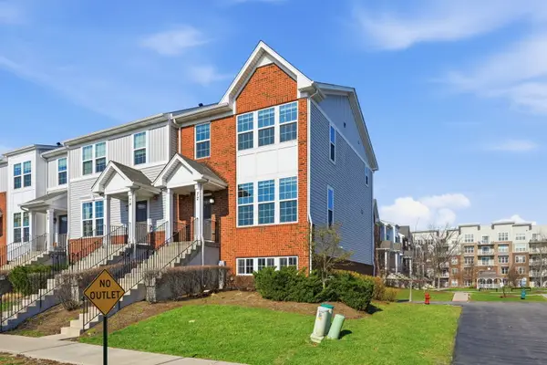 72 Nicholas Drive E, Des Plaines, IL 60016