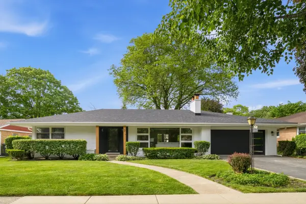 3 W Berkshire Lane, Mount Prospect, IL 60056