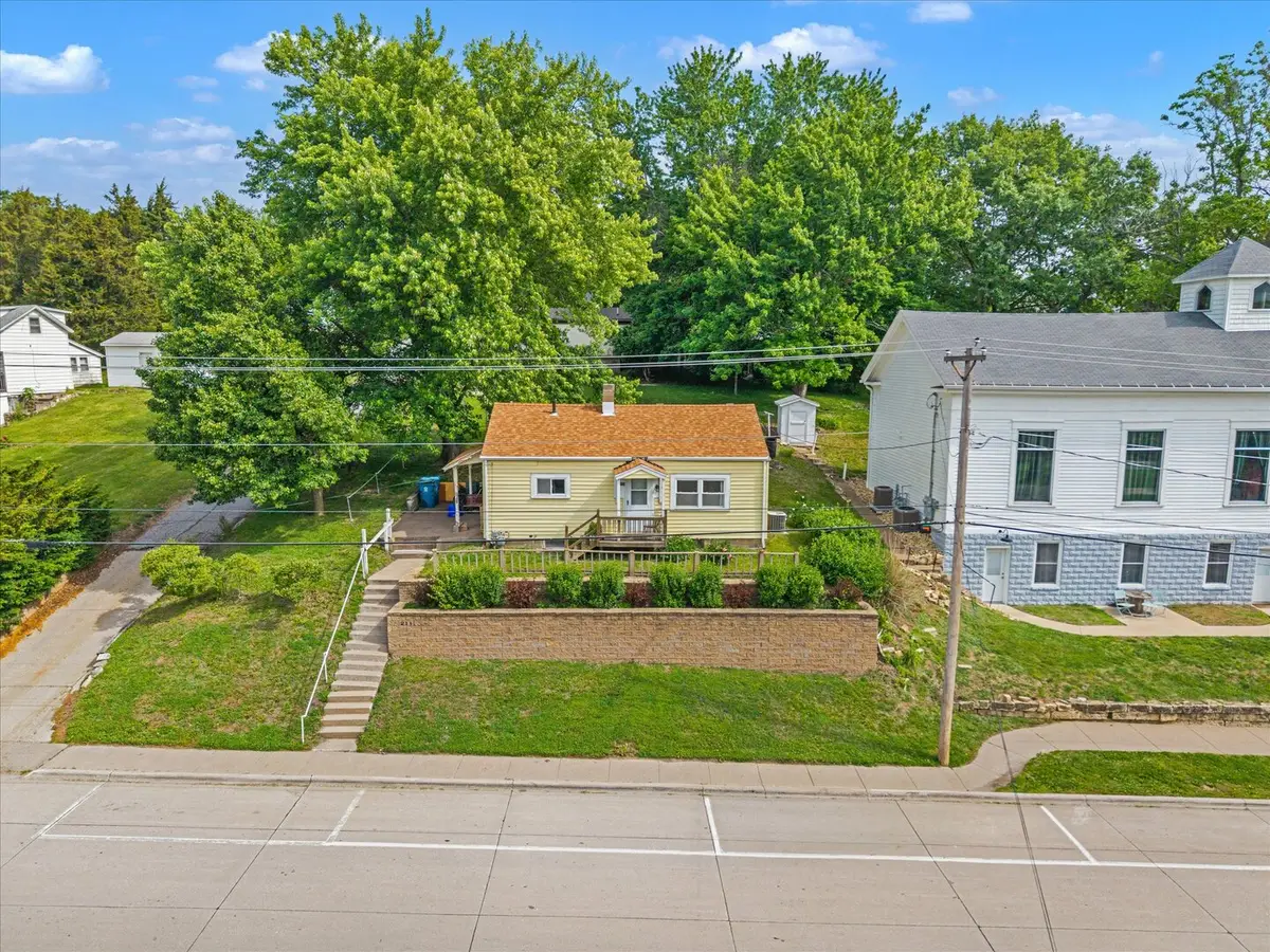 211 Jones Street, Le Claire, IA 52753 - #1