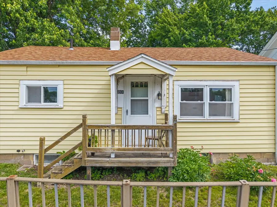 211 Jones Street, Le Claire, IA 52753 - #3