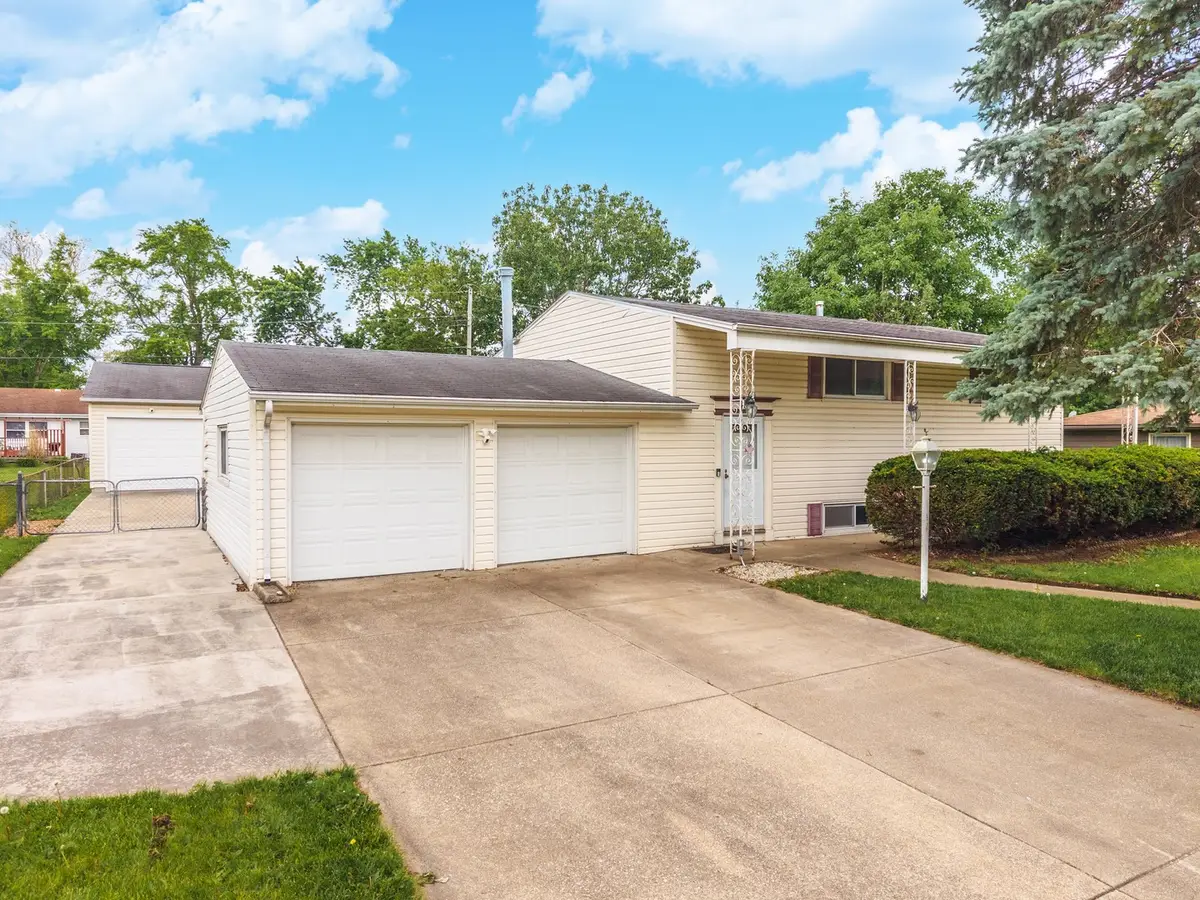 18 Oakwood Drive, Pontiac, IL 61764 - #1