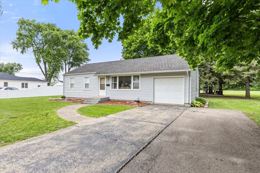 902 Laura Avenue, Streator, IL 61364 - #3