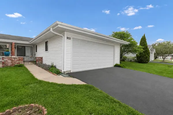 951 Chelsea Lane, Schaumburg, IL 60193