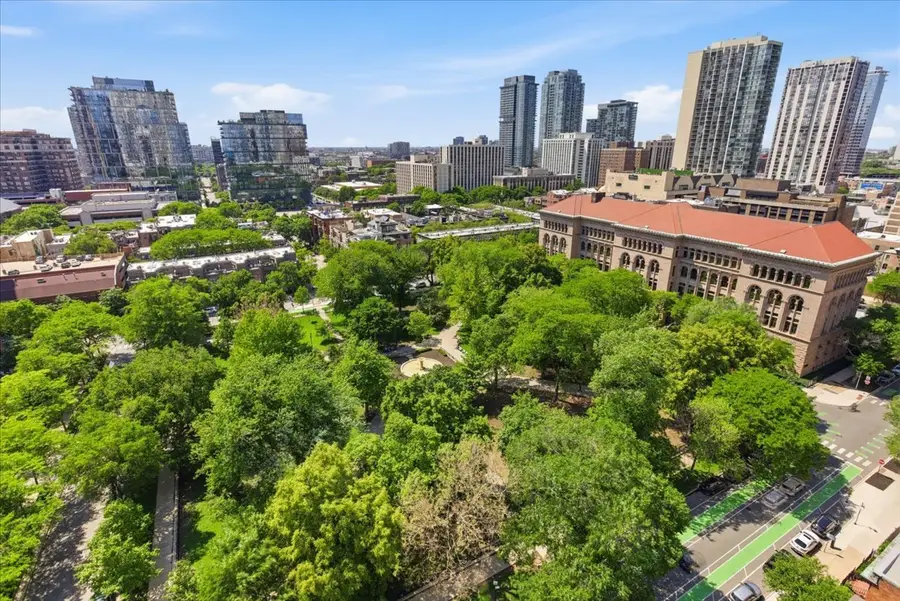 33 W Delaware Place #18K, Chicago, IL 60610 - #3