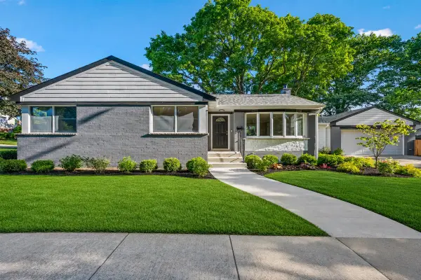 20 N Waverly Place, Mount Prospect, IL 60056