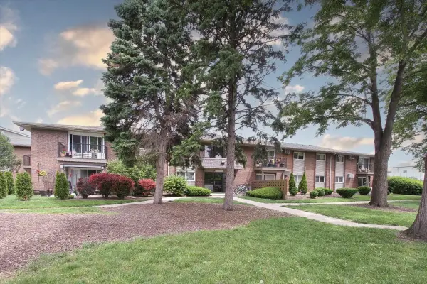 2300 Old Tavern Road #203, Lisle, IL 60532