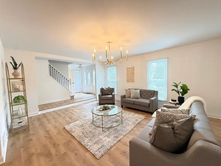 565 Kensington Court, Roselle, IL 60172 - #3