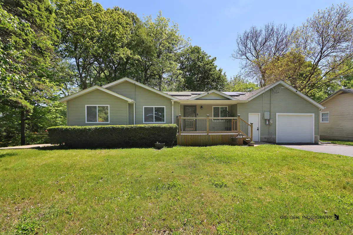 231 Oakdale Avenue, Winthrop Harbor, IL 60096 - #1