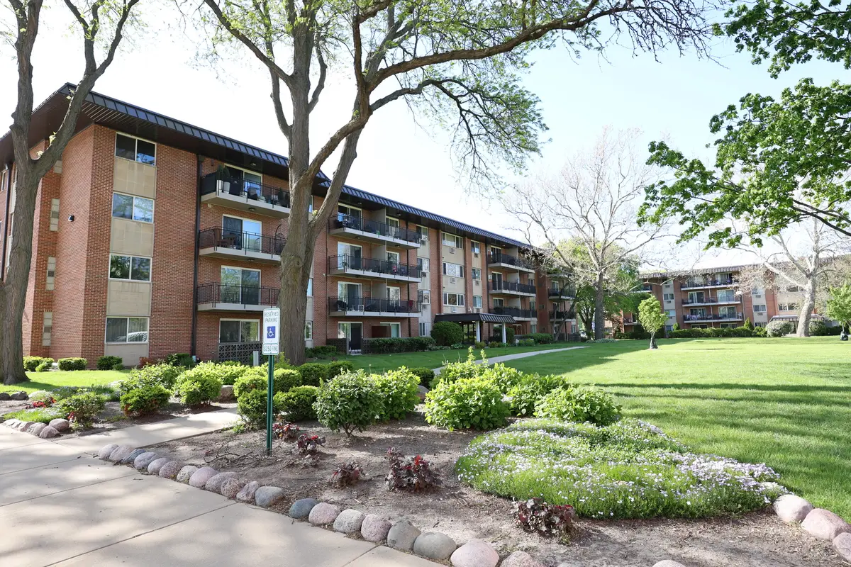 2230 S Goebbert Road #139, Arlington Heights, IL 60005 - #1