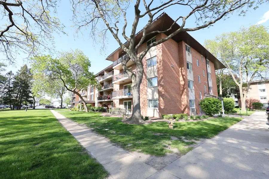 2230 S Goebbert Road #139, Arlington Heights, IL 60005 - #3