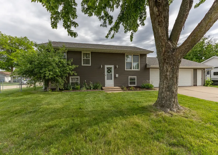 1712 Middle Road, Camanche, IA 52730 - #2