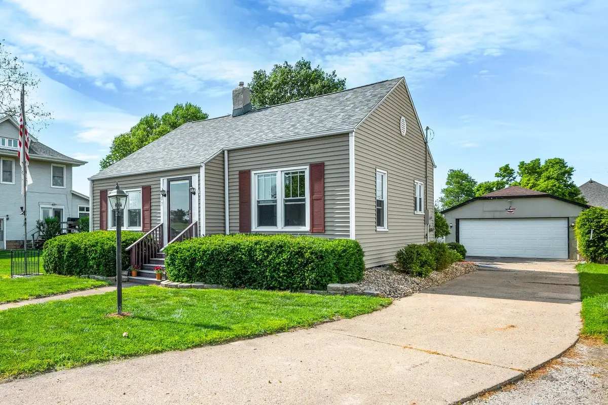 207 W Franklin Street, Carlock, IL 61725 - #1