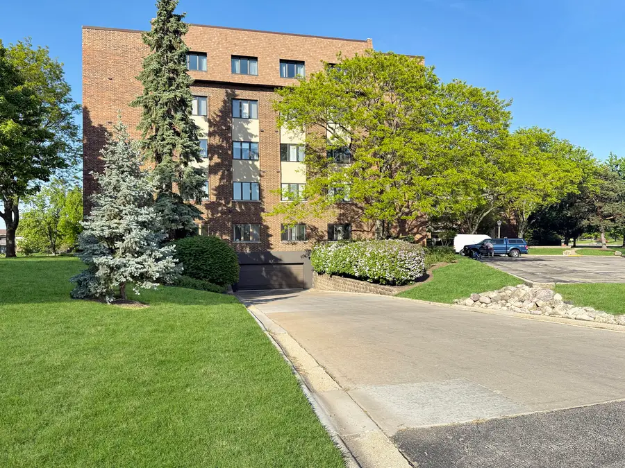 453 Raintree Drive #1N, Glen Ellyn, IL 60137 - #3