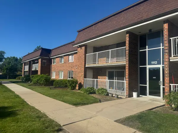 1112 Westover Lane #1B, Schaumburg, IL 60193
