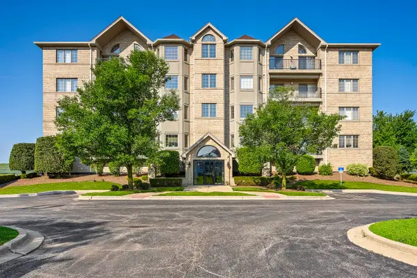 8505 Woodward Avenue #102, Woodridge, IL 60517