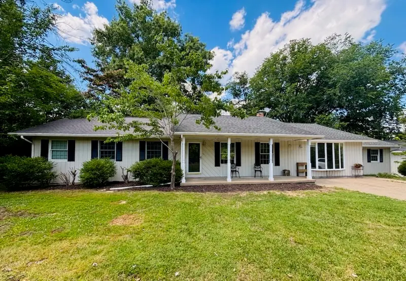 137 Peachtree Lane, Carbondale, IL 62902 - #1