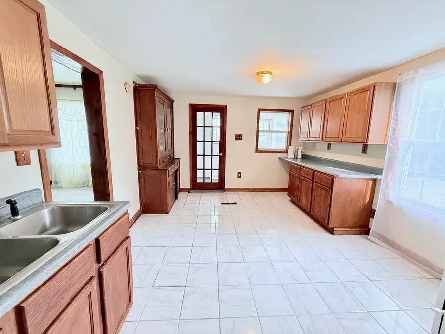 1132 E Locust Street, Dekalb, IL 60115 - #2