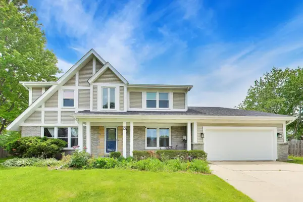 8 Hampton Court, Mundelein, IL 60060