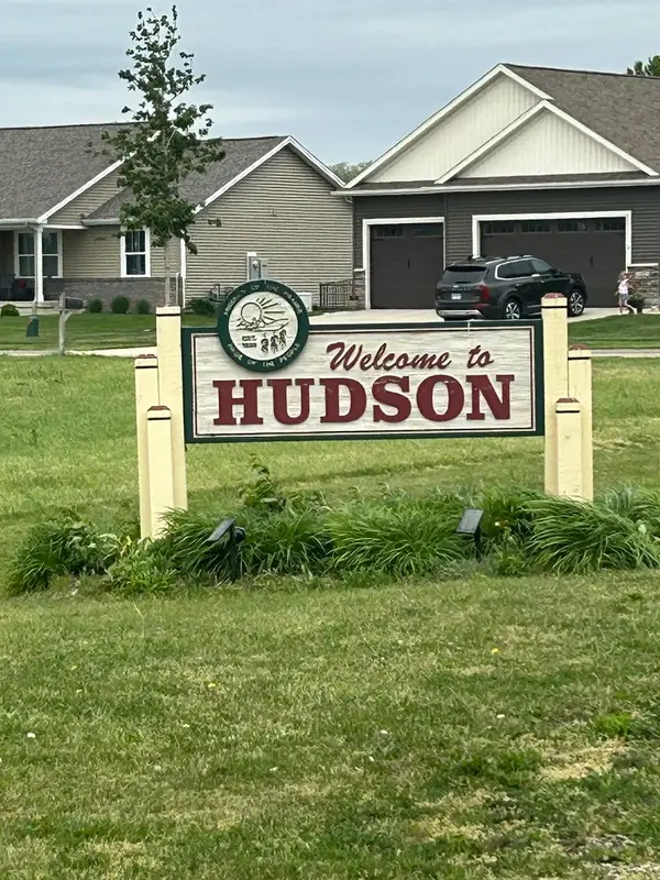 108 Blue Bird Court, Hudson, IL 61748