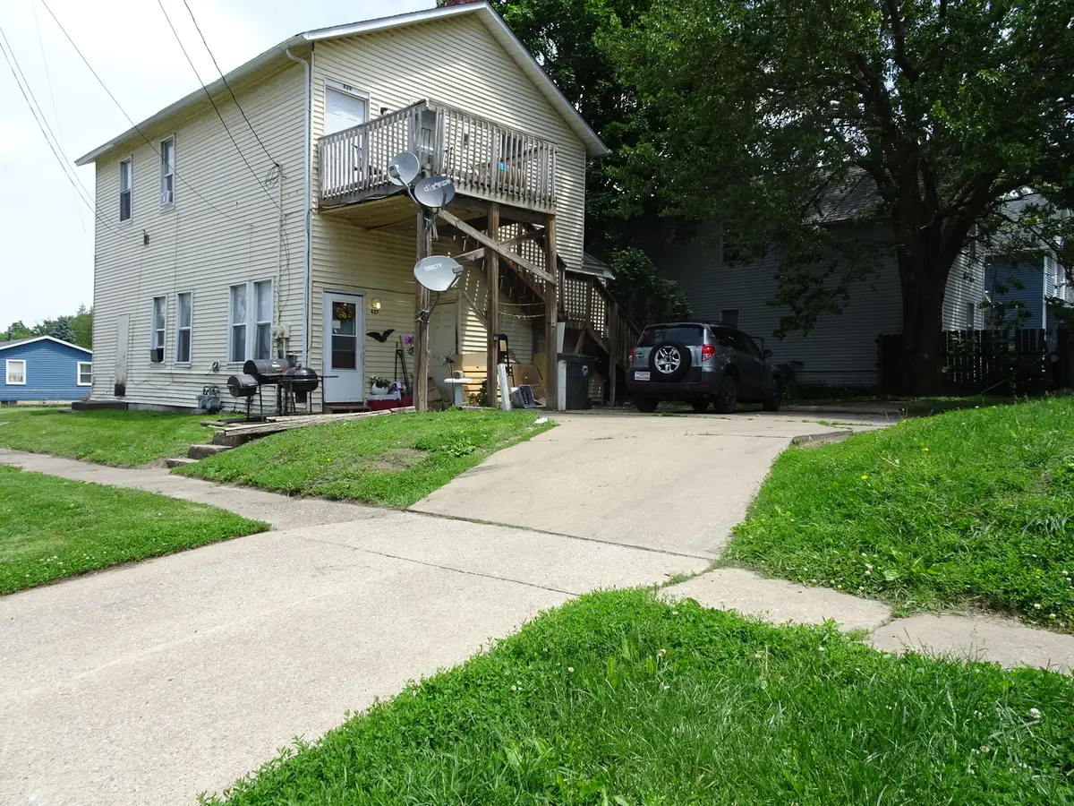 827-829 W 15th Street, Davenport, IA 52804 - #1