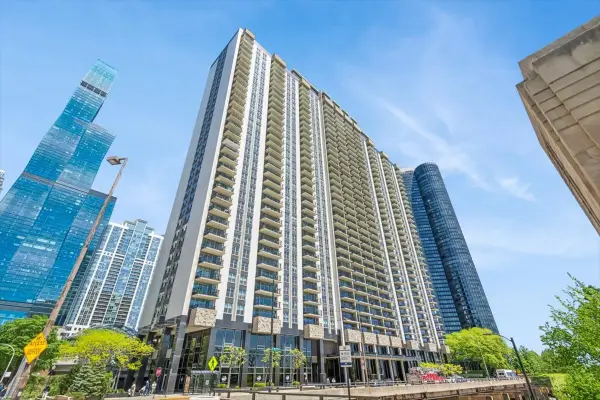 400 E Randolph Street #1518, Chicago, IL 60601