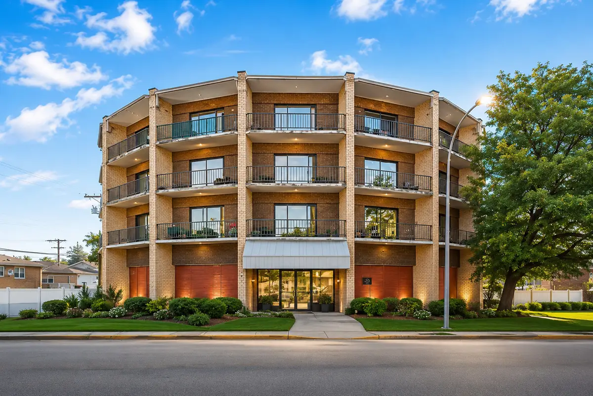 3900 W 95th Street #201, Evergreen Park, IL 60805 - #1