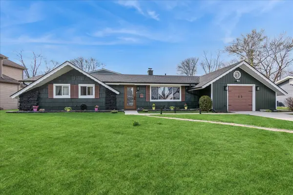 1923 Warwick Lane, Schaumburg, IL 60193