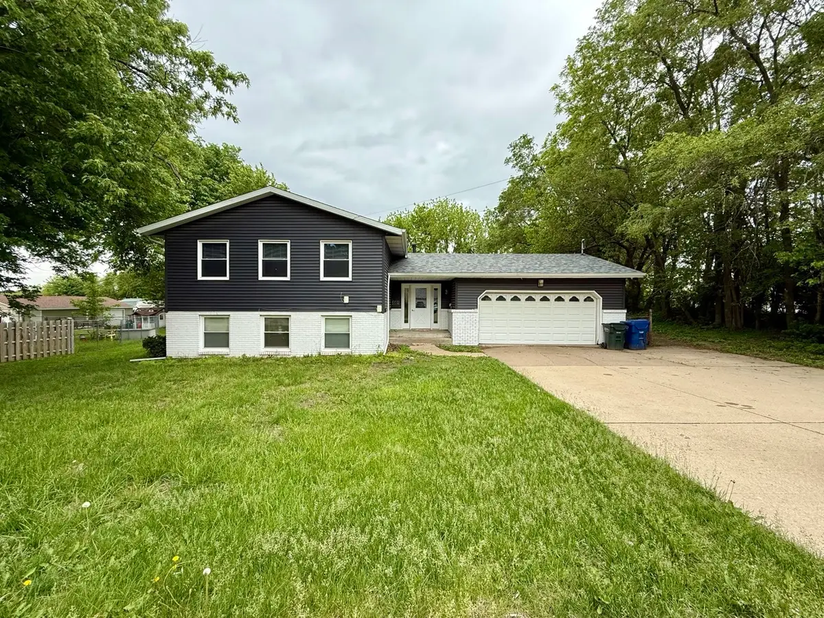 2336 W 49th Street, Davenport, IA 52806 - #1