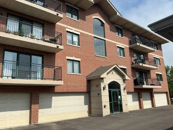 6840 W Winding Trail #301, Oak Forest, IL 60452
