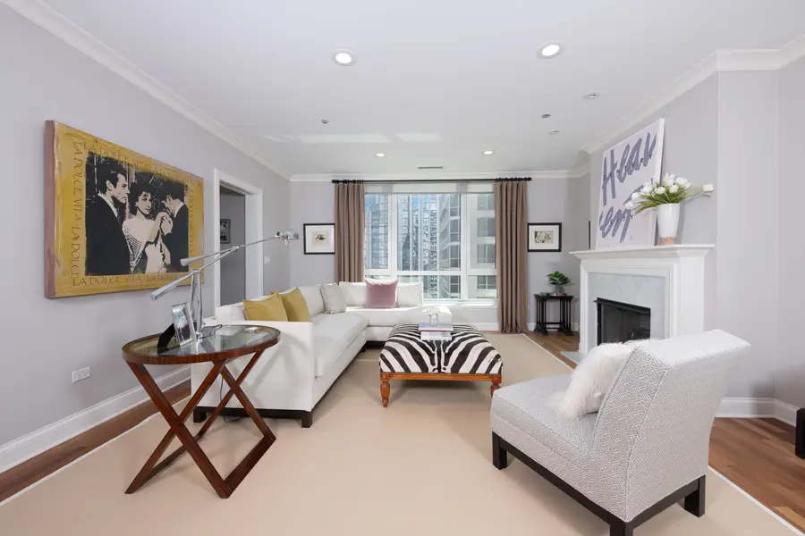 10 E Delaware Place #25B, Chicago, IL 60611 - #2