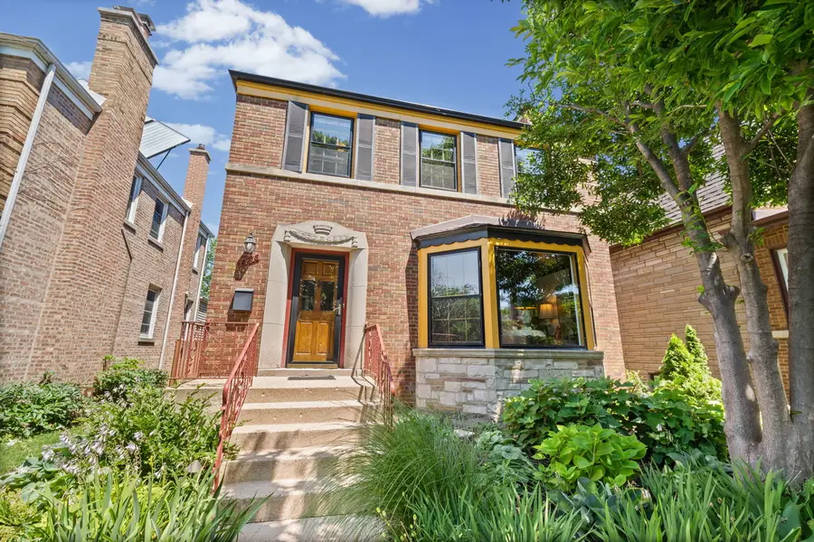 2738 W Fitch Avenue, Chicago, IL 60645 - #2