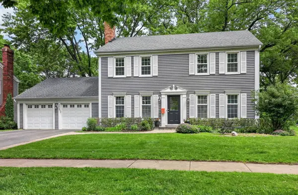 305 Tanglewood Lane, Naperville, IL 60563