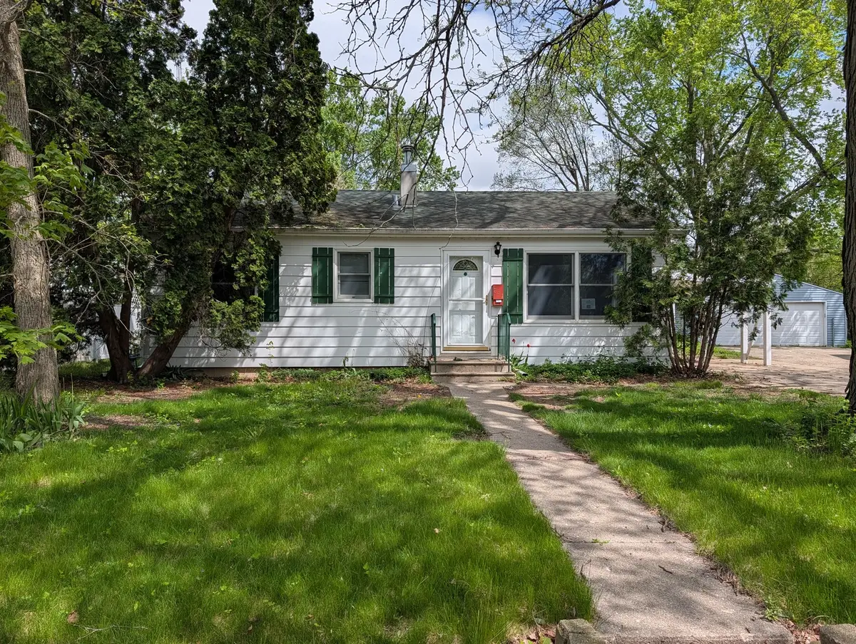 231 River Drive, Dekalb, IL 60115 - #1