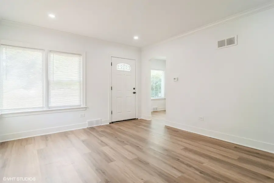 5809 N Rogers Avenue, Chicago, IL 60646 - #2