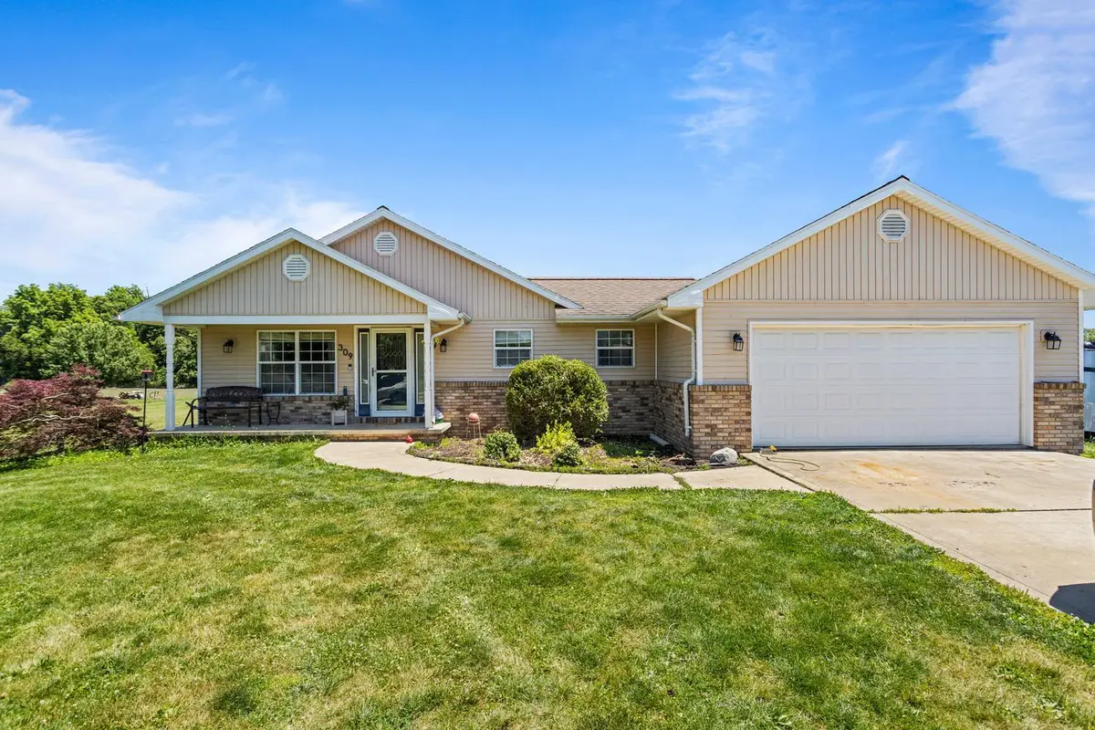 309 S High Street, Fairmount, IL 61841 - #1